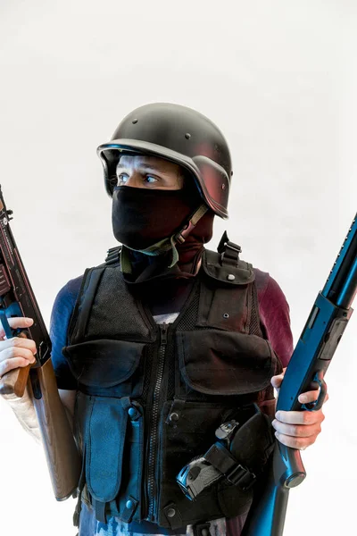 Man beväpnad med balaclava — Stockfoto