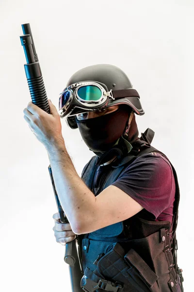 yün ile silahlı adam