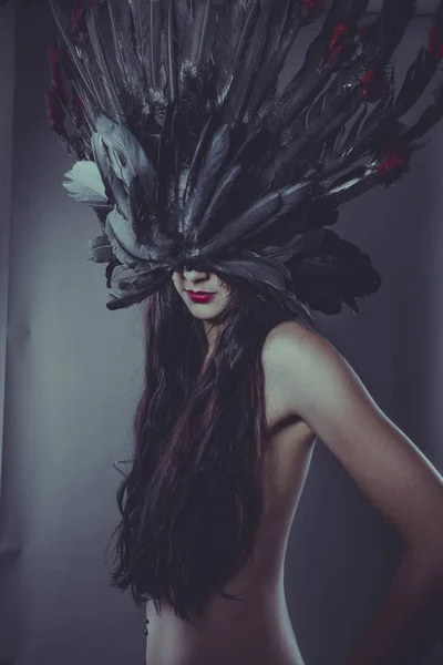 Fashion Nude Brunette Woman Headdress Made Big Feathers Sensual Mysterious — Stock Photo, Image