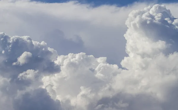 Cielo Con Nubes Luz Solar Atardecer Colorido Alegre Fondo Pantalla — Foto de Stock