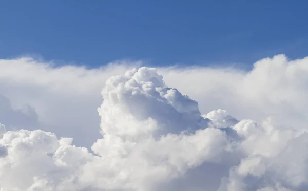 Cielo Con Nubes Luz Solar Atardecer Colorido Alegre Fondo Pantalla — Foto de Stock