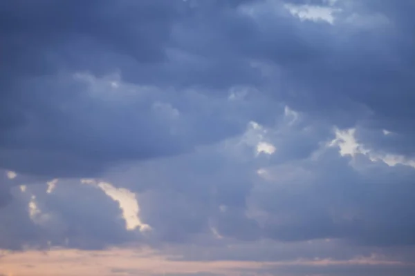 Wetter Himmel Mit Wolken Und Sonnenlicht Bei Sonnenuntergang Bunt Und — Stockfoto