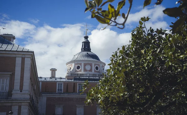 Zabytkowym Pałacu Aranjuez Znajduje Się Hiszpanii Ogrodzie — Zdjęcie stockowe
