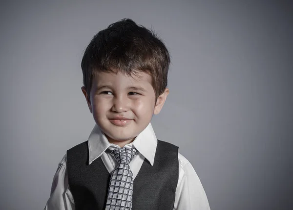 Primo Impiego Piccolo Uomo Affari Ragazzo Dai Capelli Castani Vestito — Foto Stock