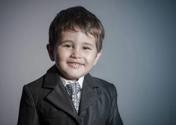 Перша Зайнятість Маленький Бізнесмен Темноволосий Хлопчик Одягнений Костюм Пов Язаний — стокове фото