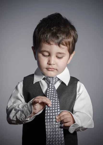 Primo Impiego Piccolo Uomo Affari Ragazzo Dai Capelli Castani Vestito — Foto Stock