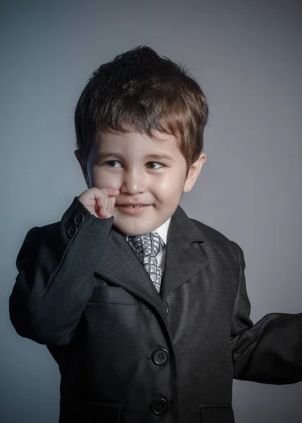 Pierwszej Pracy Mały Biznesmen Brunet Chłopiec Ubrany Garnitur Krawat Twarzami — Zdjęcie stockowe