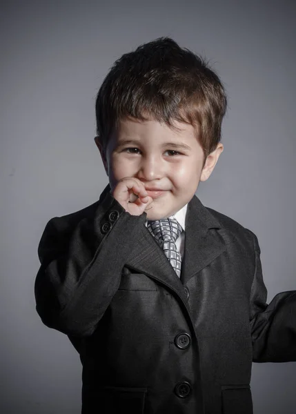 Eerste Werkgelegenheid Kleine Zakenman Bruinharige Jongen Gekleed Pak Stropdas Met — Stockfoto