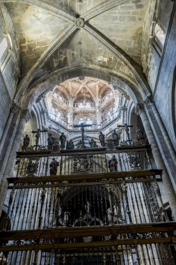 Ortaçağ mimari kemerler İspanya Ourense katedral içinde. Gotik tarzı