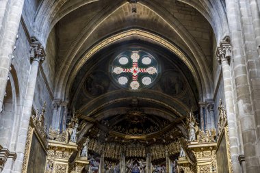 Ortaçağ mimari kemerler İspanya Ourense katedral içinde. Gotik tarzı