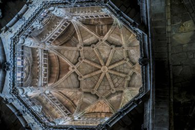 Anıt, ortaçağ mimari İspanya Ourense katedral içinde kemerler. Gotik tarzı