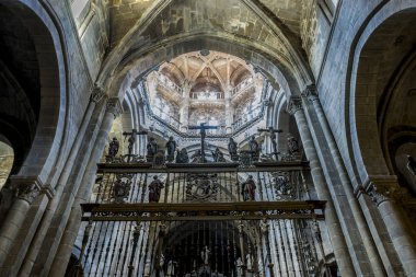 Ortaçağ mimari kemerler İspanya Ourense katedral içinde. Gotik tarzı