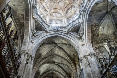 Tanrım, bir katedral İspanya içinde Gotik ortaçağ mimarisi. Taşlar ve güzel ashlars bir kubbe şekillendirme