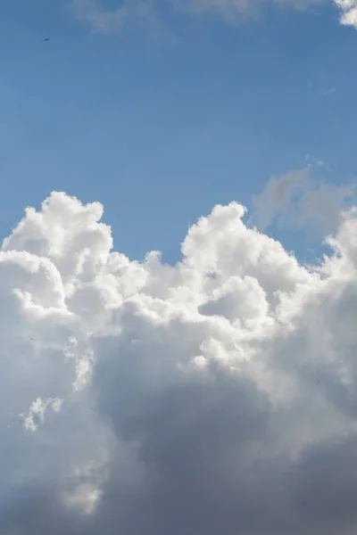 Sommerhimmel Mit Blauen Farben Und Sehr Reinweißen Wolken — Stockfoto