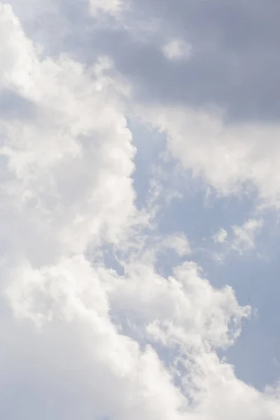 Sommerhimmel Mit Blauen Farben Und Sehr Reinweißen Wolken — Stockfoto