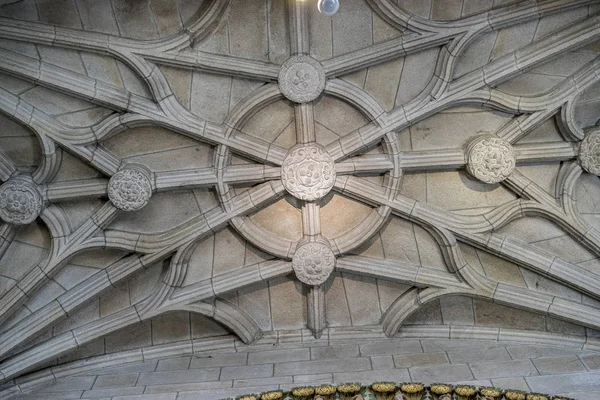 Spanya Bir Katedralin Içindeki Ortaçağ Gotik Mimarisi Taşlar Güzel Küller — Stok fotoğraf