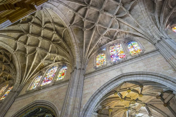 内政部在西班牙塞戈维亚的哥特式大教堂 — 图库照片
