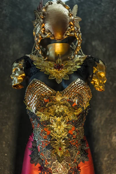 Fantastic Gold Armor Handmade Metal Pieces Has Gold Dragon Scaled — Stock Photo, Image