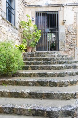 Demir kapı Adası Mallorca İspanya'da Akdeniz deniz, tatil ve dinlenme kavramı yanındaki bir kıyı Köyü