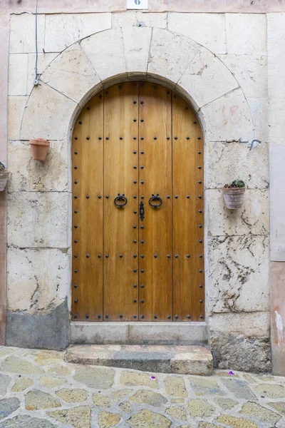 Vecchia Porta Legno Villaggio Costiero Dell Isola Maiorca Spagna Vicino — Foto Stock