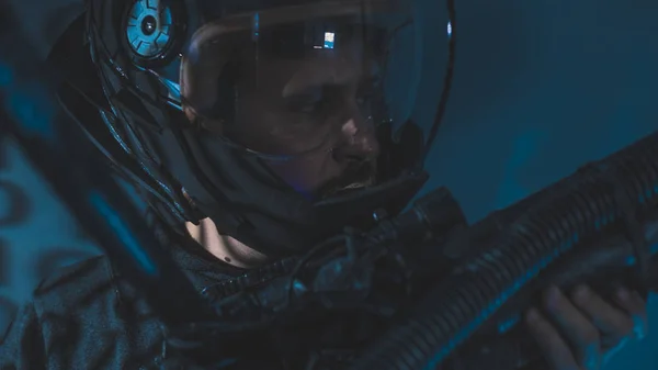 Миссия Космический Человек Шлемом Космическим Костюмом Пистолетом Форме Пушки — стоковое фото