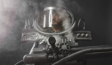 Astronot, karton ve adet geri dönüşüm, hayal gücü ve yaratıcılık ile yapılan alan adamın kostüm