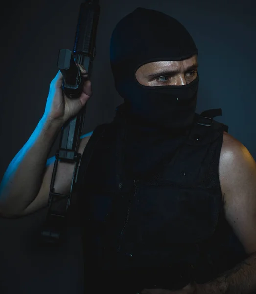 Träffa Människor Beväpnade Och Farliga Mannen Med Balaclava Och Skottsäker — Stockfoto