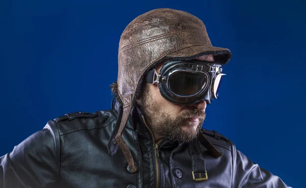 Pilot Talet Med Solglasögon Och Vintage Aviator Hjälm Bär Läder — Stockfoto