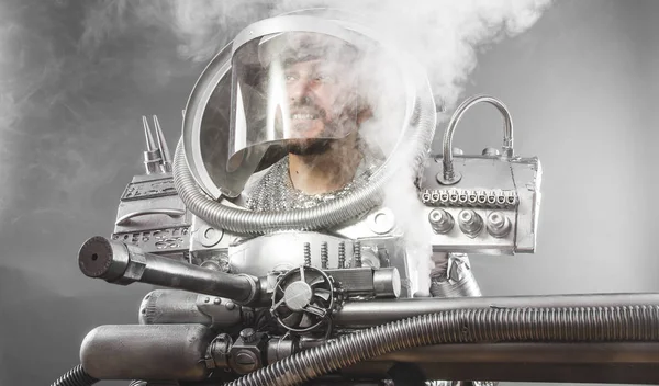 Astronaut Utrymme Mannens Kostym Gjort Med Kartong Och Bitar Återvinning — Stockfoto
