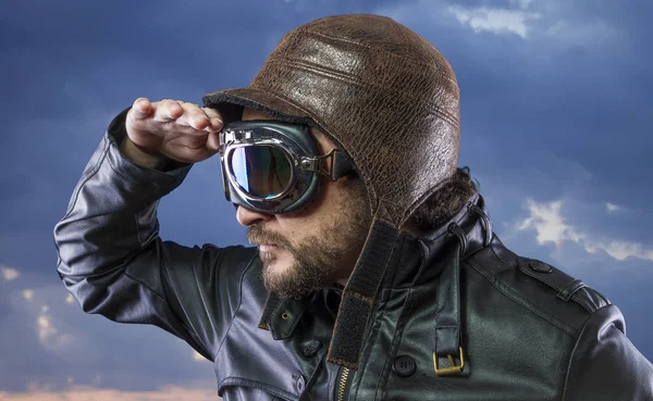Chopper Gamla Motor Förare Man Med Solglasögon Skinnjacka Med Uttrycksfulla — Stockfoto