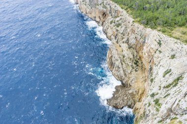 Sakin ol, Cape formentor İspanya Majorca Adası üzerinde. Cliffs Akdeniz boyunca