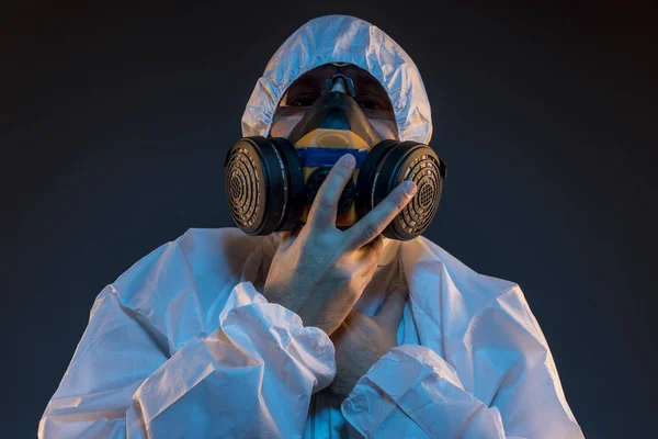 Karantæne Virusinfektionskoncept Mand Beskyttelsesdragt Antigas Maske Med Briller Ebola Giftige - Stock-foto