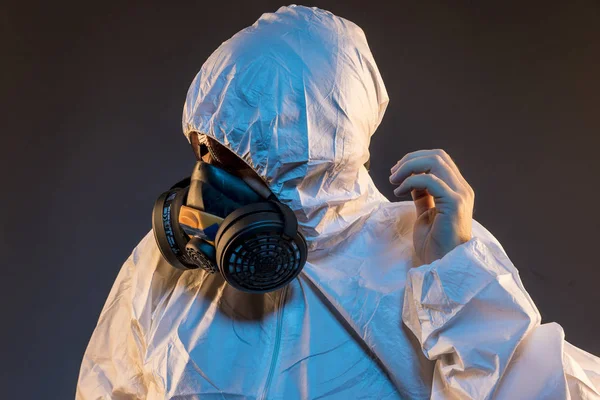 Concepto Infección Por Virus Hombre Traje Protector Máscara Antigas Con — Foto de Stock