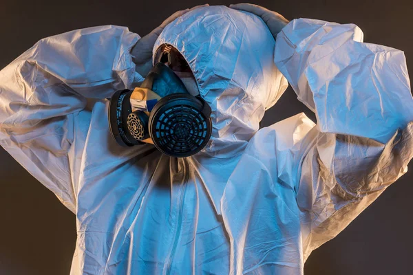 Έννοια Μόλυνση Ιών Άνθρωπος Στο Antigas Μάσκα Γυαλιά Και Προστατευτικά — Φωτογραφία Αρχείου