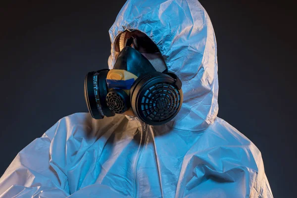 Concepto Infección Por Virus Hombre Traje Protector Máscara Antigas Con —  Fotos de Stock