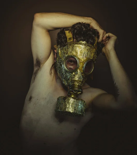 Fashioned Man Gold Gas Mask Arabesques Poses Drowning Desperation Depression — Stock Photo, Image