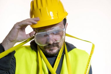 Sarı Oluşturucusu kask koruyucu gözlük inşaat işe başlamak hazır adam giymiş