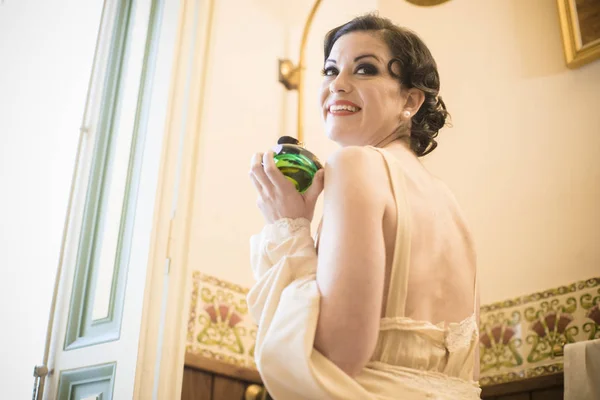 Old Bath Room Brunette Woman Antique Silk Nightdress Hairstyle Style — Stock Photo, Image