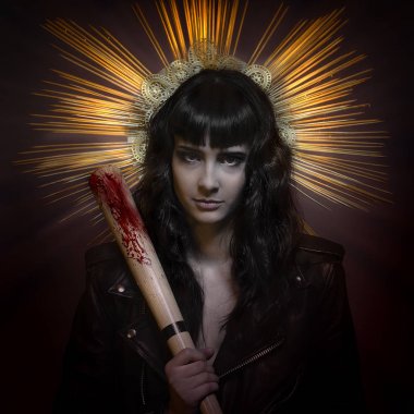 şiddet ve tehlike kavram. Ergenlik ve suç işleme, deri ceket ve beyzbol esmer kadın zorlu yetenek ile yarasa