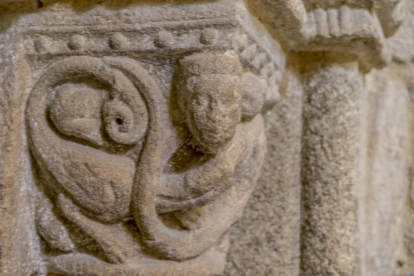 Antigua Capital Románica Tallada Piedra Dentro Una Catedral Gótica España —  Fotos de Stock