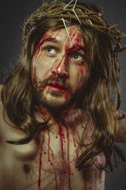 çarmıha gerilmiş İsa İsa Calvary bir gösterimi. Kutsal hafta İspanya. dikenli taç olan adam