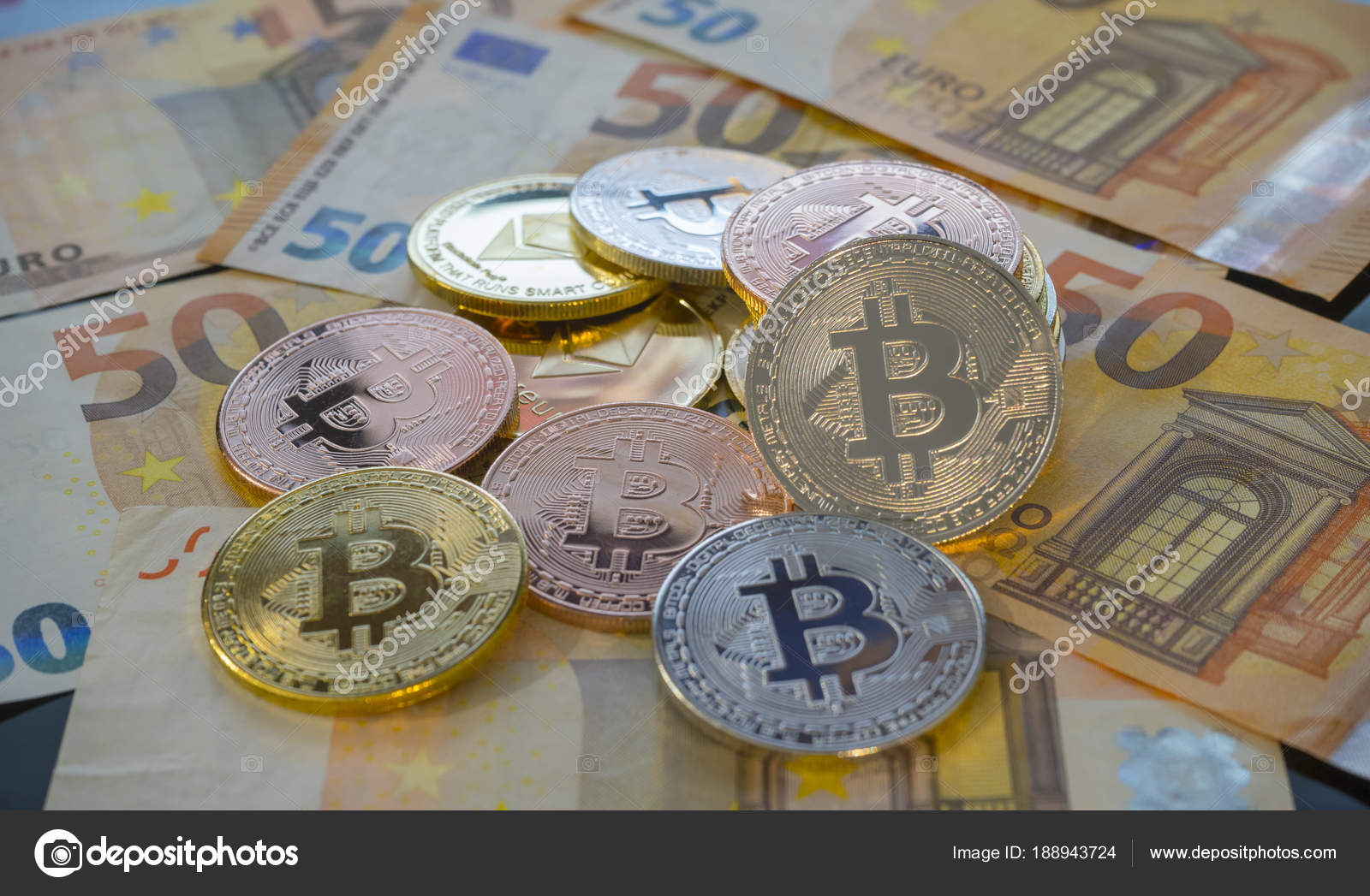 Moeda Virtual Digital Money Criptomoeda Moedas Bitcoin Btc Nas Notas Euro  Criptomoeda Internet Virtual