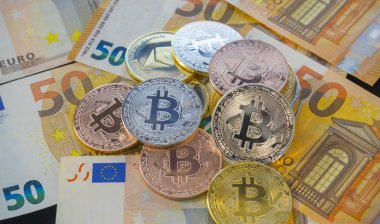 Para, Bitcoin Btc euro banknot faturalarında Bozuk paralar. Dünya çapında sanal internet cryptocurrency ve dijital ödeme sistemi. Dijital para Kripto para dijital siber bitcoin çiftlikte