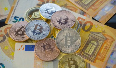 Döviz Alım Bitcoin Btc euro banknot faturalarında paraları. Dünya çapında sanal internet cryptocurrency ve dijital ödeme sistemi. Dijital para Kripto para dijital siber bitcoin çiftlikte