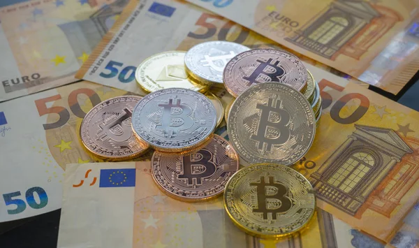 Euro Bitcoin Btc Munten Rekeningen Van Eurobankbiljetten Wereldwijd Virtuele Internet — Stockfoto