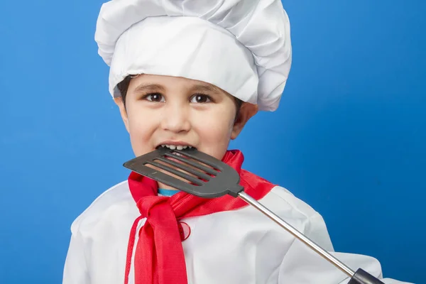 Petit Garçon Costume Cuisinier Sur Fond Bleu — Photo