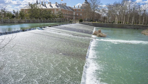 Rio Tajo Lado Palácio Aranjuez Cachoeiras Com Patos Gansos — Fotografia de Stock