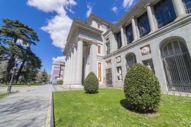 Prado Müzesi, eski Sanat Galerisi İspanya, Madrid ana Cephesi. Ressam Velazquez tarafından heykel 