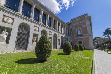 Prado Müzesi, eski Sanat Galerisi İspanya, Madrid ana Cephesi. Ressam Velazquez tarafından heykel 