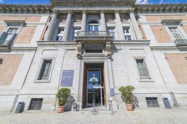 Prado Müzesi, klasik taş sütunlar, İspanya, Madrid Antik Sanat Galerisi Murillo kapı. Ressam Velazquez tarafından heykel
